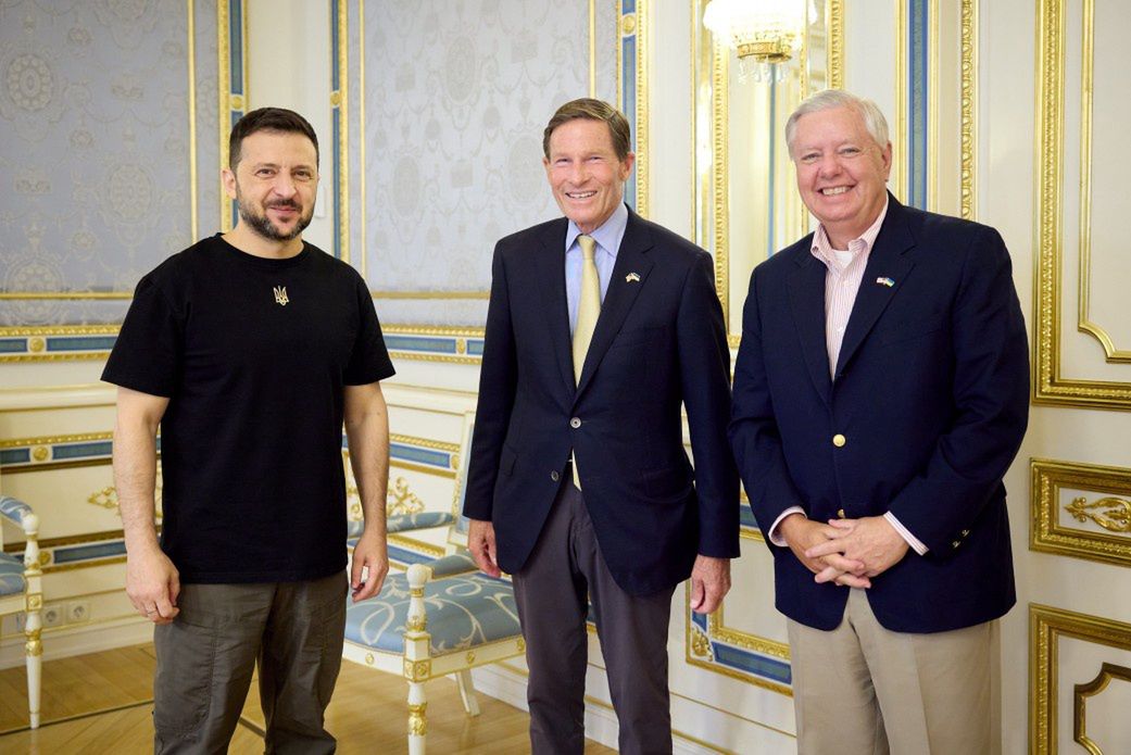 Zelensky met with U.S. senators. They praised the actions in Kursk.