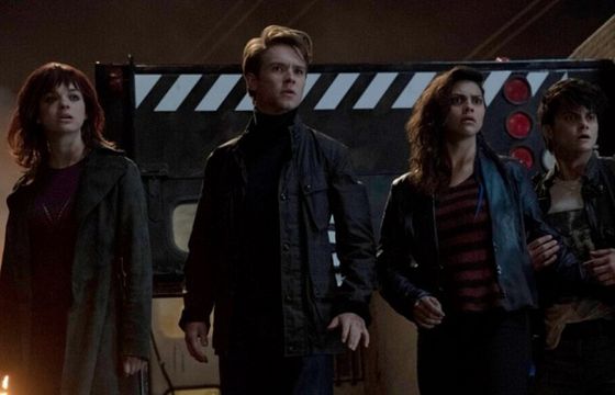 „Rycerze Gotham” eksperymentują w uniwersum Mrocznego Rycerza. Recenzja serialu HBO Max