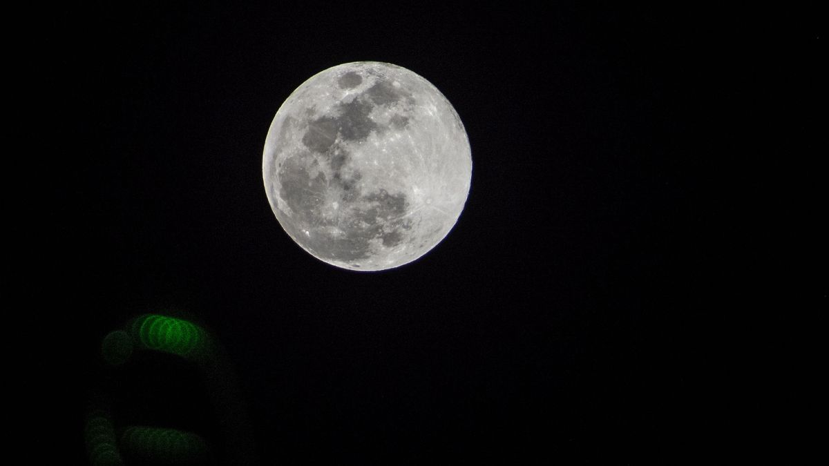 SRINAGAR, KASHMIR, INDIA - FEBRUARY 12: The full moon, also known as the Snow Moon, illuminates the night sky next to the minaret of a mosque, on February 12, 2025 in Srinagar, Jammu and Kashmir, India. The Snow Moon shines today, February 12, named for the month's heavy snowfall. NASA says it was named due to difficult hunting. Its timing and constellation vary, mesmerizing stargazers worldwide.  (Photo by Yawar Nazir/Getty Images)
