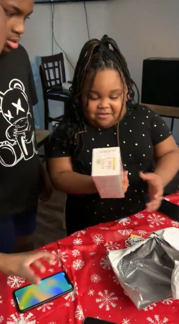 Dziewczynka dostała paczkę z herbatą odchudzającą 