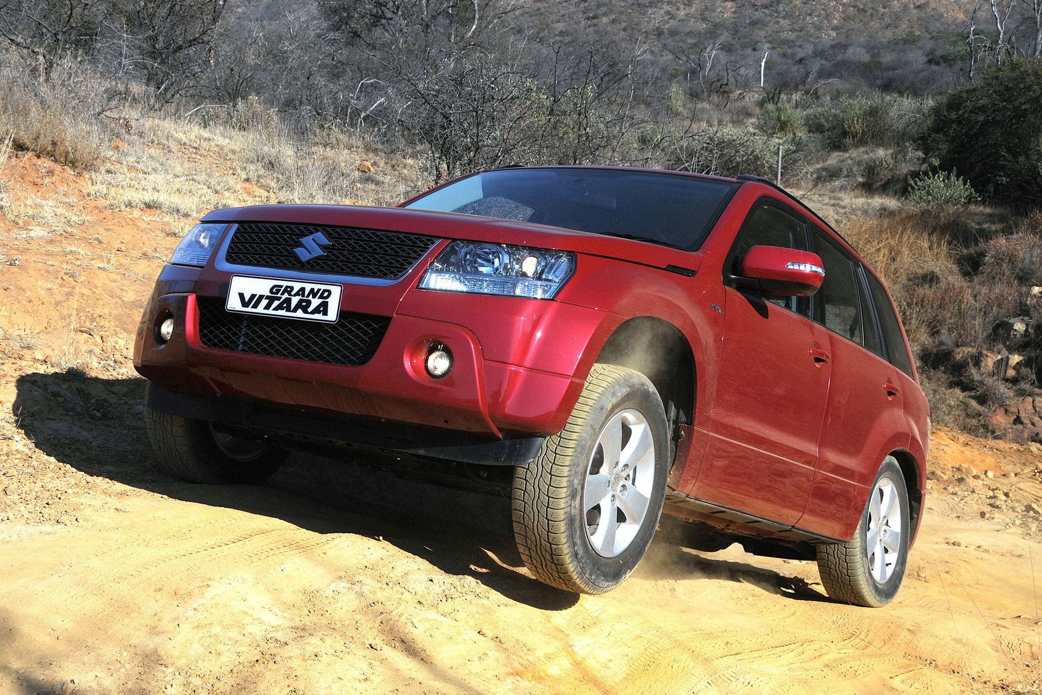 Jeżeli potrzebujecie auta do jazdy terenowej kupicie samochód terenowy. Kompromisem może być SUV z reduktorem, jak Suzuki Grand Vitara