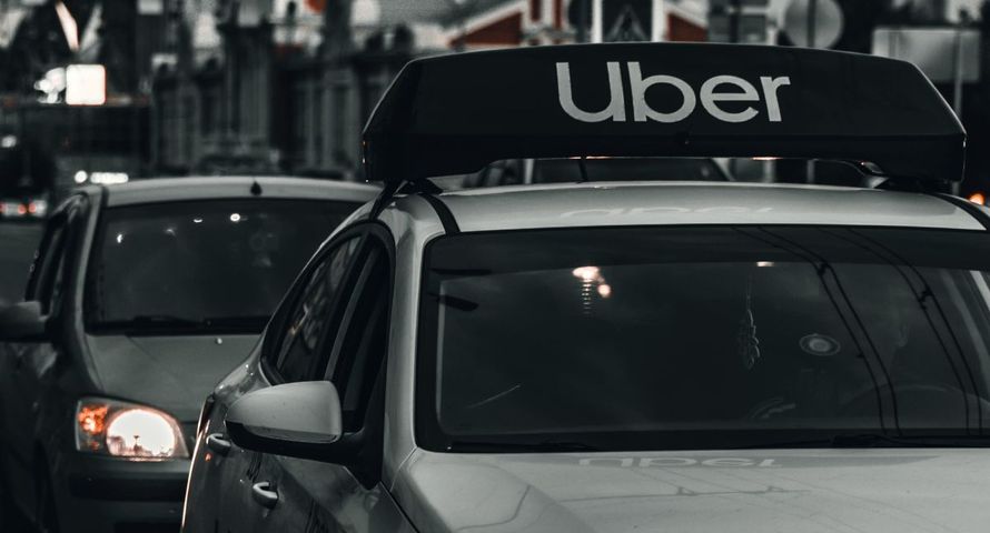 Uber tnie zespół obsługi klienta. Tłumaczy to wdrożeniem AI