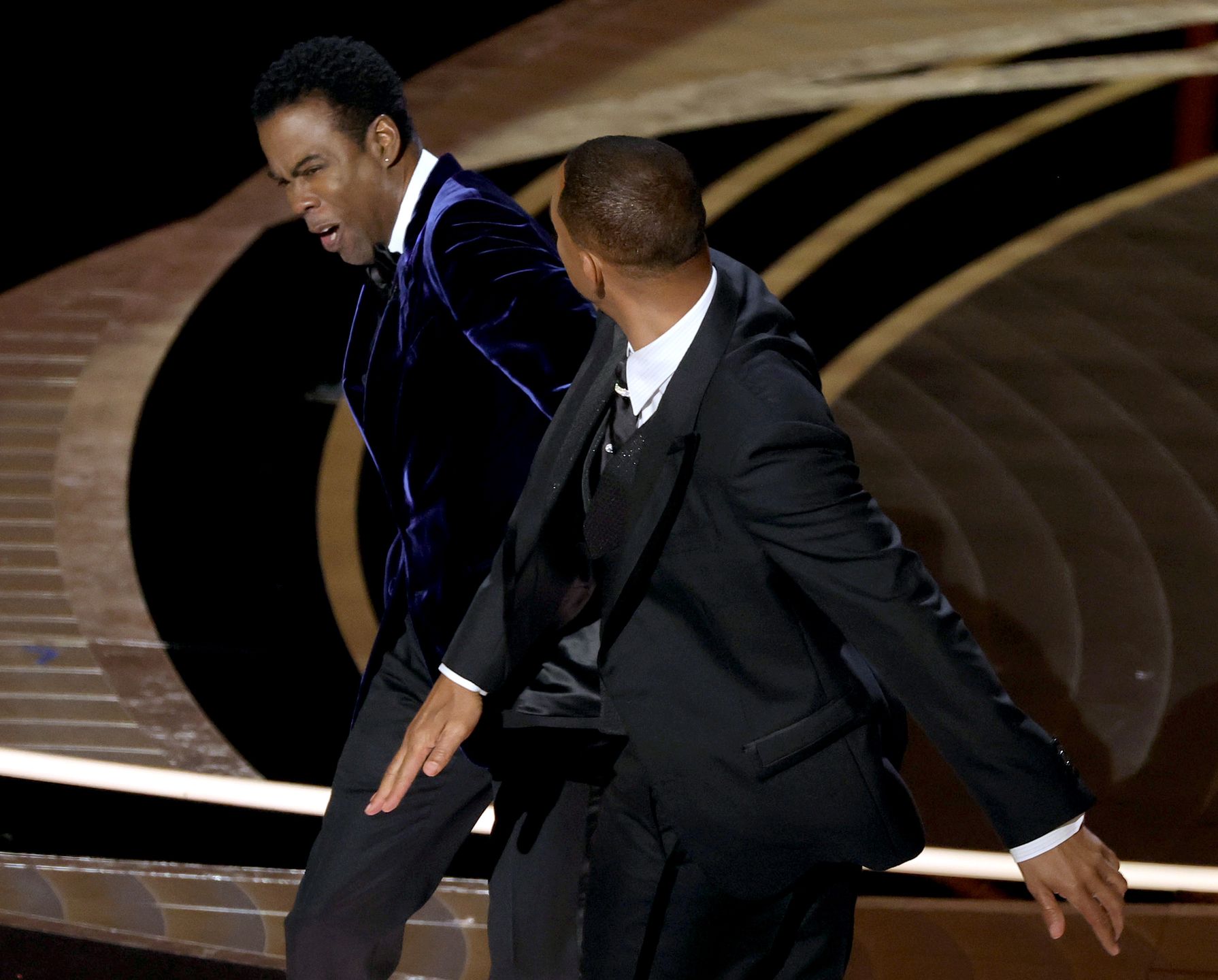 94th Annual Academy Awards - ShowHOLLYWOOD, CALIFORNIA - MARCH 27: (L-R) Chris Rock and Will Smith are seen onstage during the 94th Annual Academy Awards at Dolby Theatre on March 27, 2022 in Hollywood, California. (Photo by Neilson Barnard/Getty Images)Neilson Barnardoscars, bestof, topix