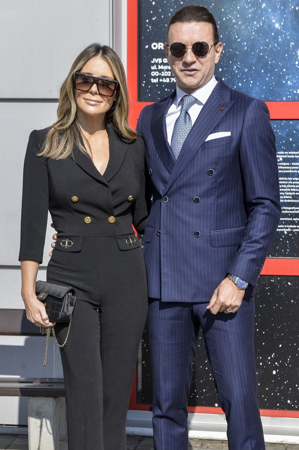 Elegancka Małgorzata Rozenek w obcisłym kombinezonie i Radosław Majdan