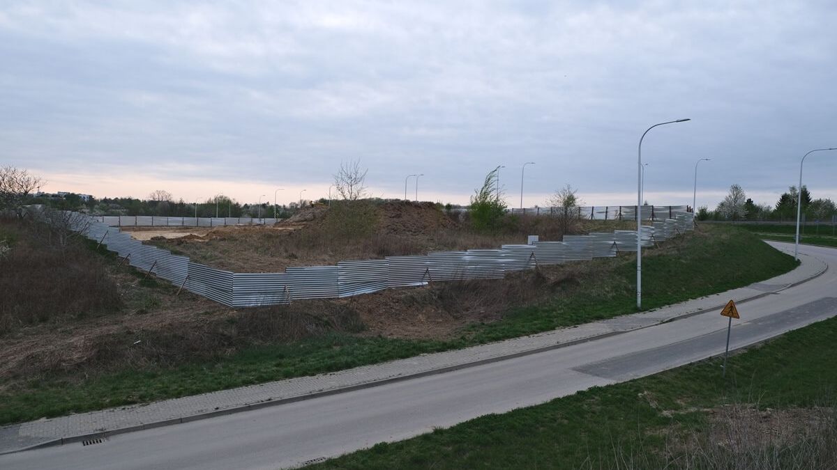 Budowa Biedronki i biur na przedłużeniu ul. Zelwerowicza