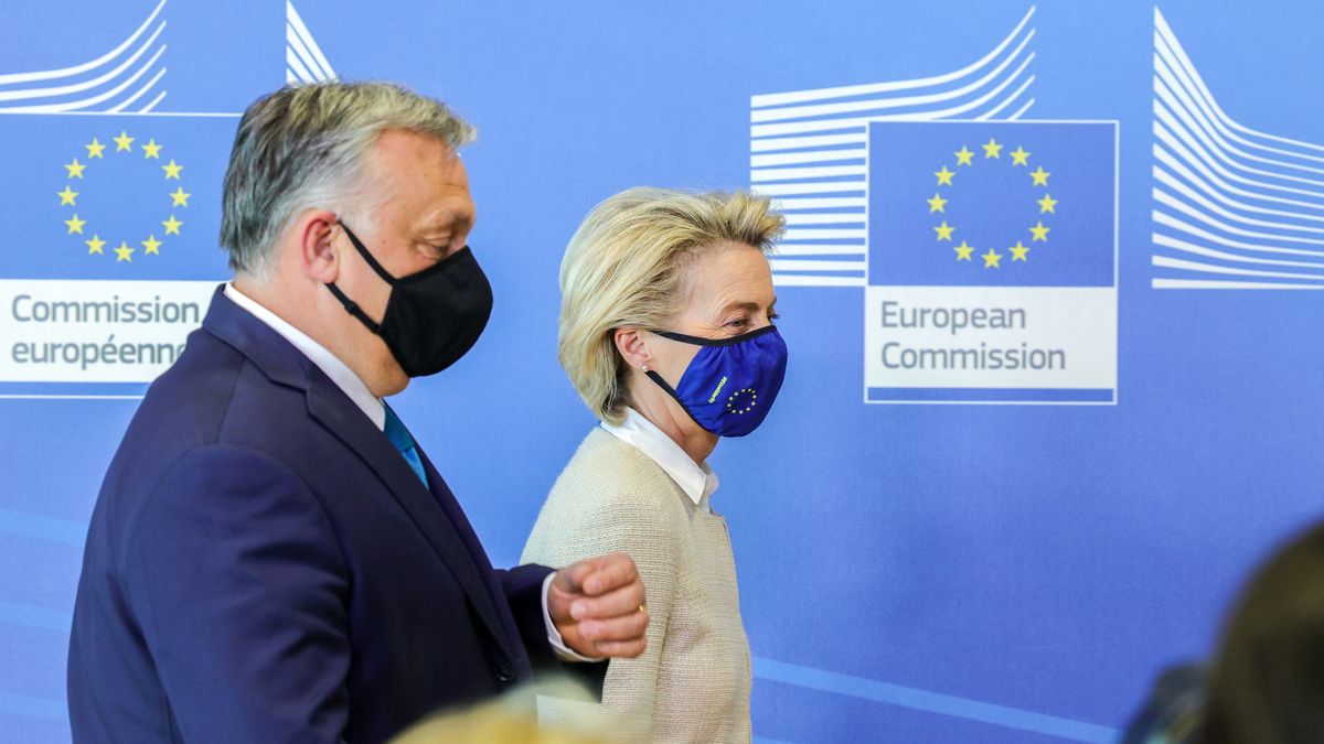 Na zdjęciu Viktor Orban i Ursula von der Leyen