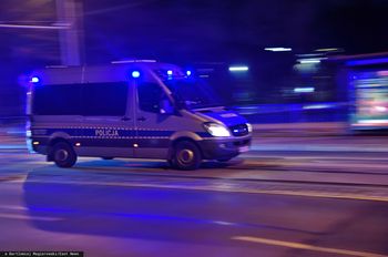 Wypadek na Białołęce. Cztery osoby ranne, w tym policjant