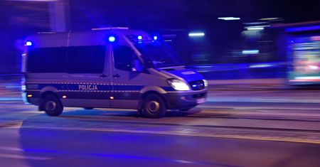 Wypadek na Białołęce. Cztery osoby ranne, w tym policjant
