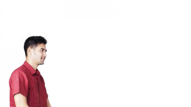 Dziecko w spacerówce z tatą