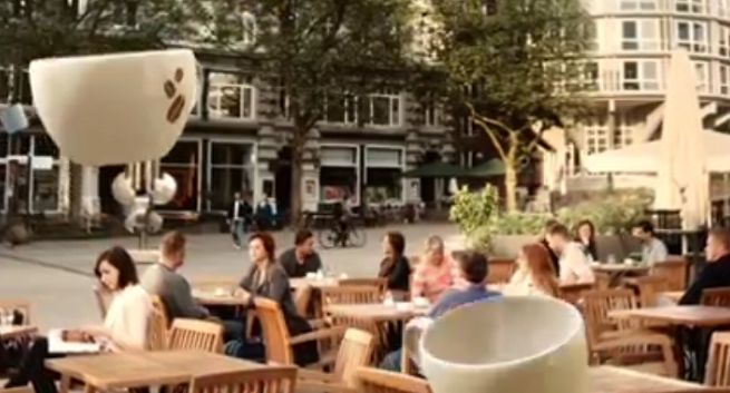 Latające filiżanki w pierwszej reklamie telewizyjnej ekspresów kawowych Krups (wideo)