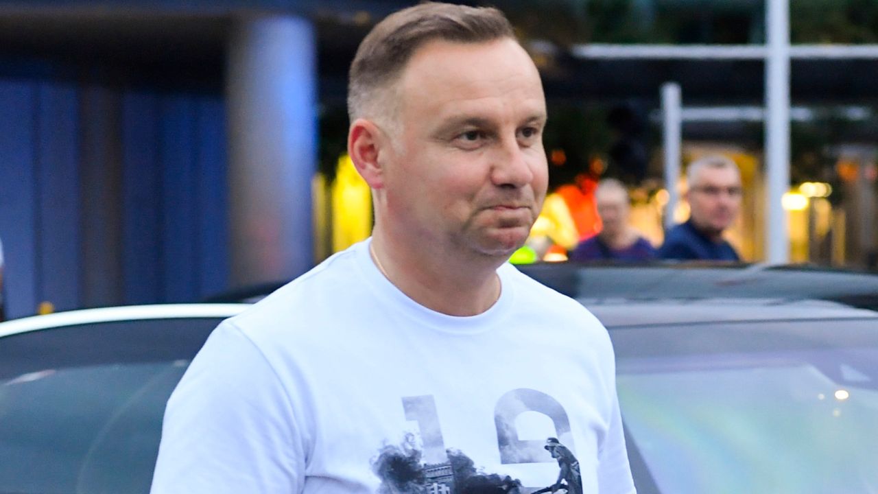 Andrzej Duda stroił miny na siłowni. Internet zalała fala memów