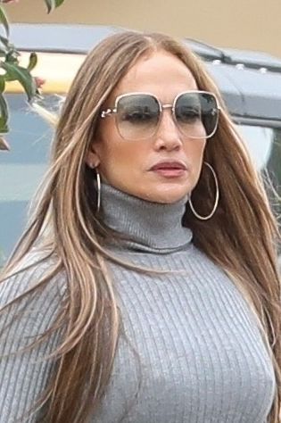 Jennifer Lopez wywija torebką wartą 300 tysięcy złotych
