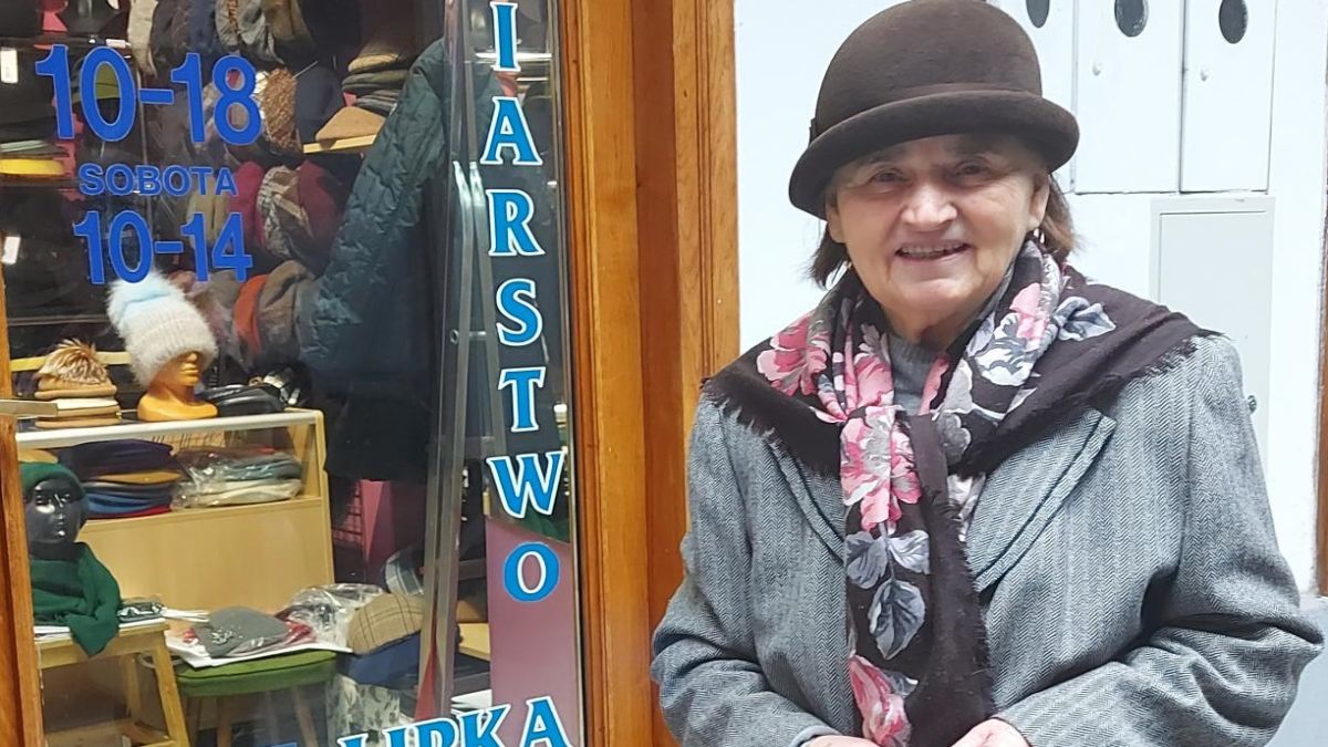 Oto kobieta, która zjadła zęby na robieniu kapeluszy