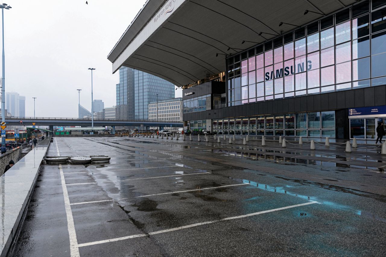 Warszawa. Parking przy Dworcu Centralnym długo był nieczynny