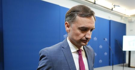 Wpłynęło oświadczenie podpisane przez Ziobrę. Wskazał, gdzie przebywa