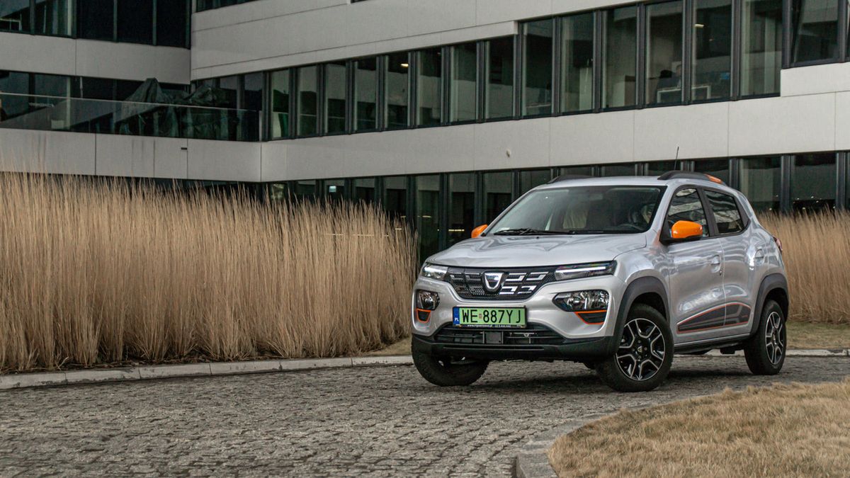 Dacia Spring to bardzo budżetowe auto. Trudno się dziwić, że jest tańsze od wielu konkurentów