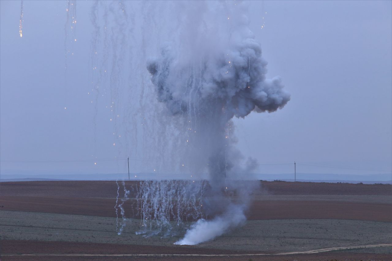 Eksplozja pocisku zawierającego biały fosfor podczas walk o Górski Karabach pomiędzy Armenią a Azerbejdżanem. 