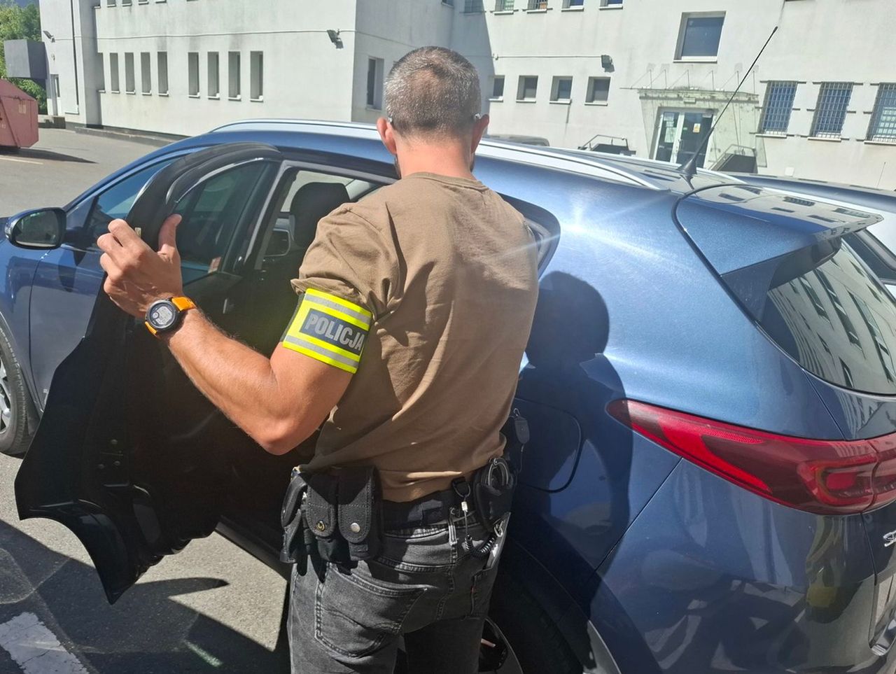 Piotrków Trybunalski. Nie mógł odpowiedzieć, bo w ustach ukrywał marihuanę