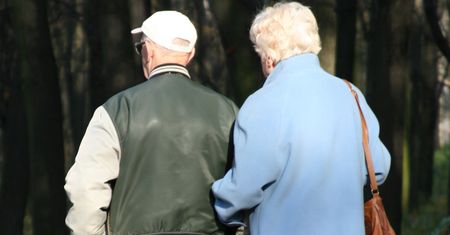 Naciągają na "testament windykacyjny". Tak oszuści przywłaszczają majątek