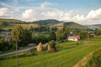 Na 48 domostw na wsi zostało 2 rolników. Ma być komfortowo, by żyło się jak w mieście