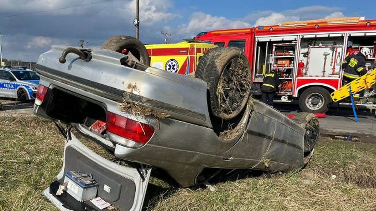 Wypadek z udziałem BMW w Warce (woj. mazowieckie)
