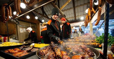 Szaszłyk za 43 zł, pajda chleba za 30 zł. "Paragony grozy" na jarmarku bożonarodzeniowym