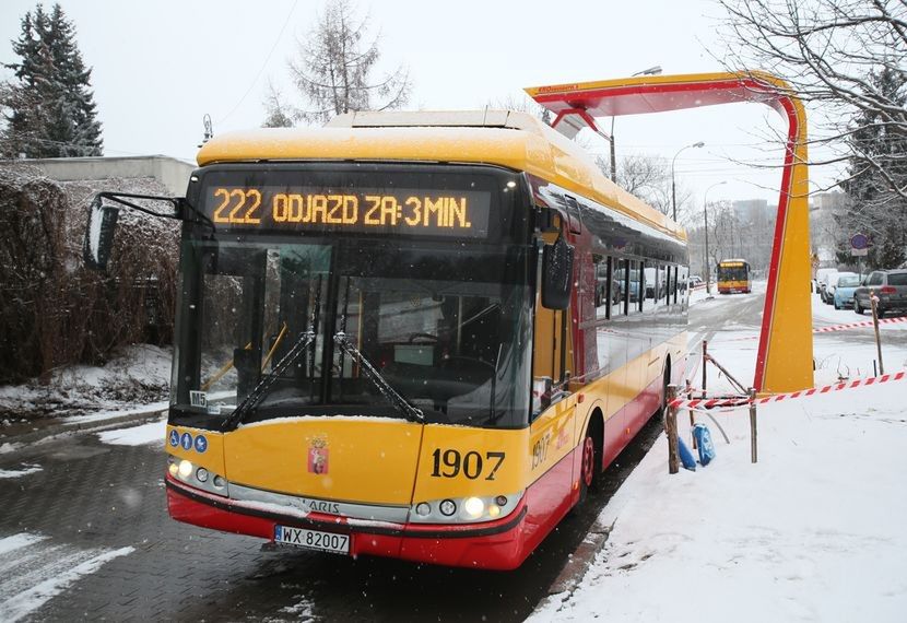 Tak wyglądają pierwsze w stolicy "ładowarki" do elektrycznych autobusów