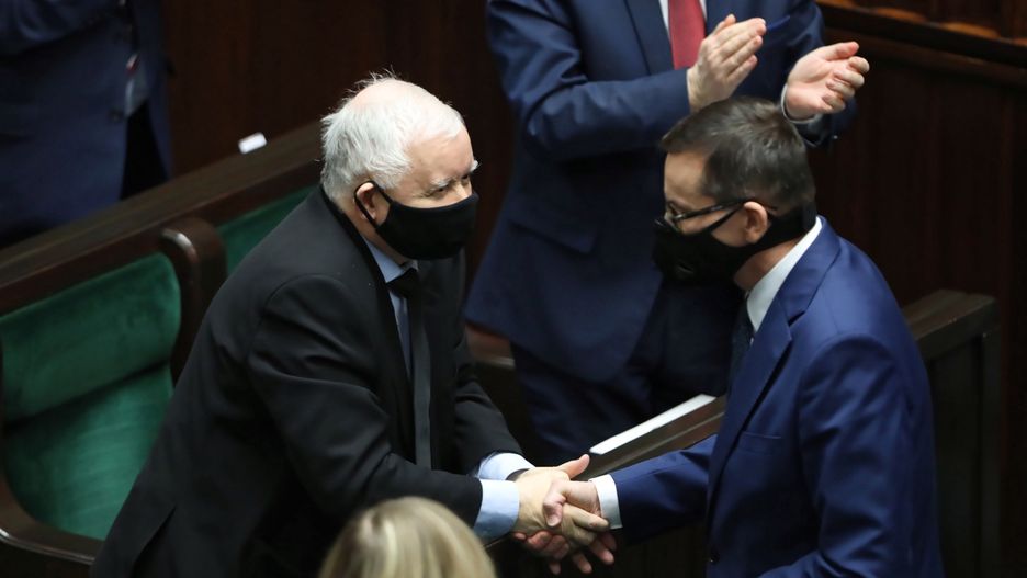 Najnowszy sondaż. PiS z mniejszą przewagą