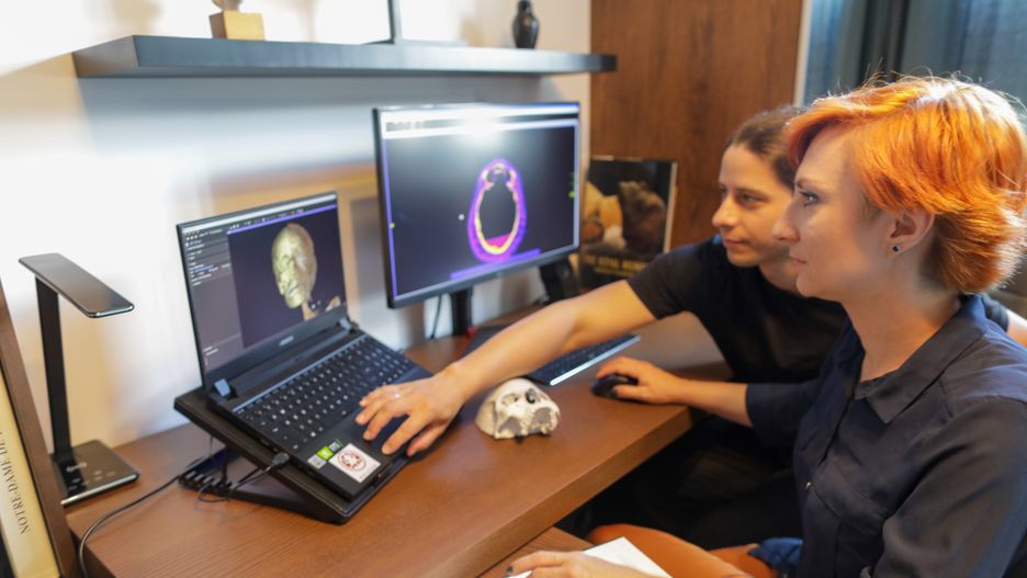 Marzena O�arek-Szilke, Stanis�aw Szilke
Albert Zawada
badania, badanie, ci�arna, ci�arnej, mumia, mumii, naukowcy, odkrycie, prezentacja, raka nosogardzieli, skan, skany, Uniwersytetu Warszawskiego, uw