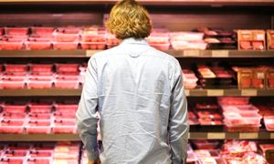 Lewica: wprowadźmy podatek tłuszczowy. Branża mięsna: ceny poszybują