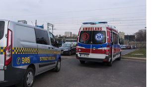 Warszawa: Kobieta z 5 promilami leżała na dworcu. W dłoniach miała podejrzane zawiniątka