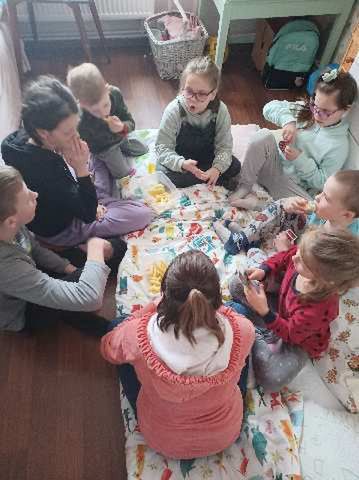 Dzieci ukraińskie szybko zostały zaproszone do wspólnej zabawy 