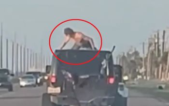 Horror w USA. Wszedł na dach auta. Nagle wydarzyła się tragedia