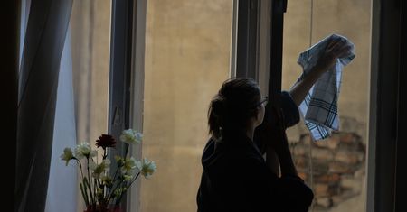 Przemoc domowa nasila się przez lockdown. "Liczba zgłoszeń zaczęła rosnąć lawinowo"