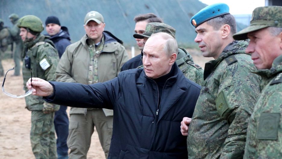 Putin na poligonie w RiazaniuRYAZAN, RUSSIA - OCTOBER 20: (---EDITORIAL USE ONLY - MANDATORY CREDIT - "KREMLIN PRESS OFFICE / HANDOUT" - NO MARKETING NO ADVERTISING CAMPAIGNS - DISTRIBUTED AS A SERVICE TO CLIENTS----) Russian President Vladimir Putin inspects a training ground in the Ryazan region for recruits who were summoned into military service under a partial mobilization, in Ryazan, Russia on October 20, 2022. Putin checked the readiness of those going to the combat zone and issues of forming new units, said a statement. Kremlin Press Office/Handout / Anadolu Agency/ABACAPRESS.COMAA/ABACA