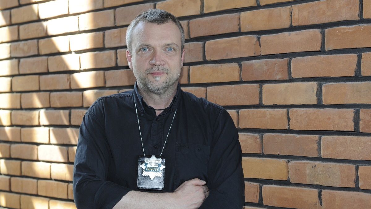 Sebastian Wątroba wspólnie z innymi aktorami "W11" i "Detektywów" wytoczyli proces TVN oraz ZASP