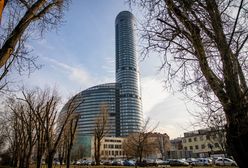 Mieszka w Sky Tower. Ma dość. "Nie da się tu funkcjonować"