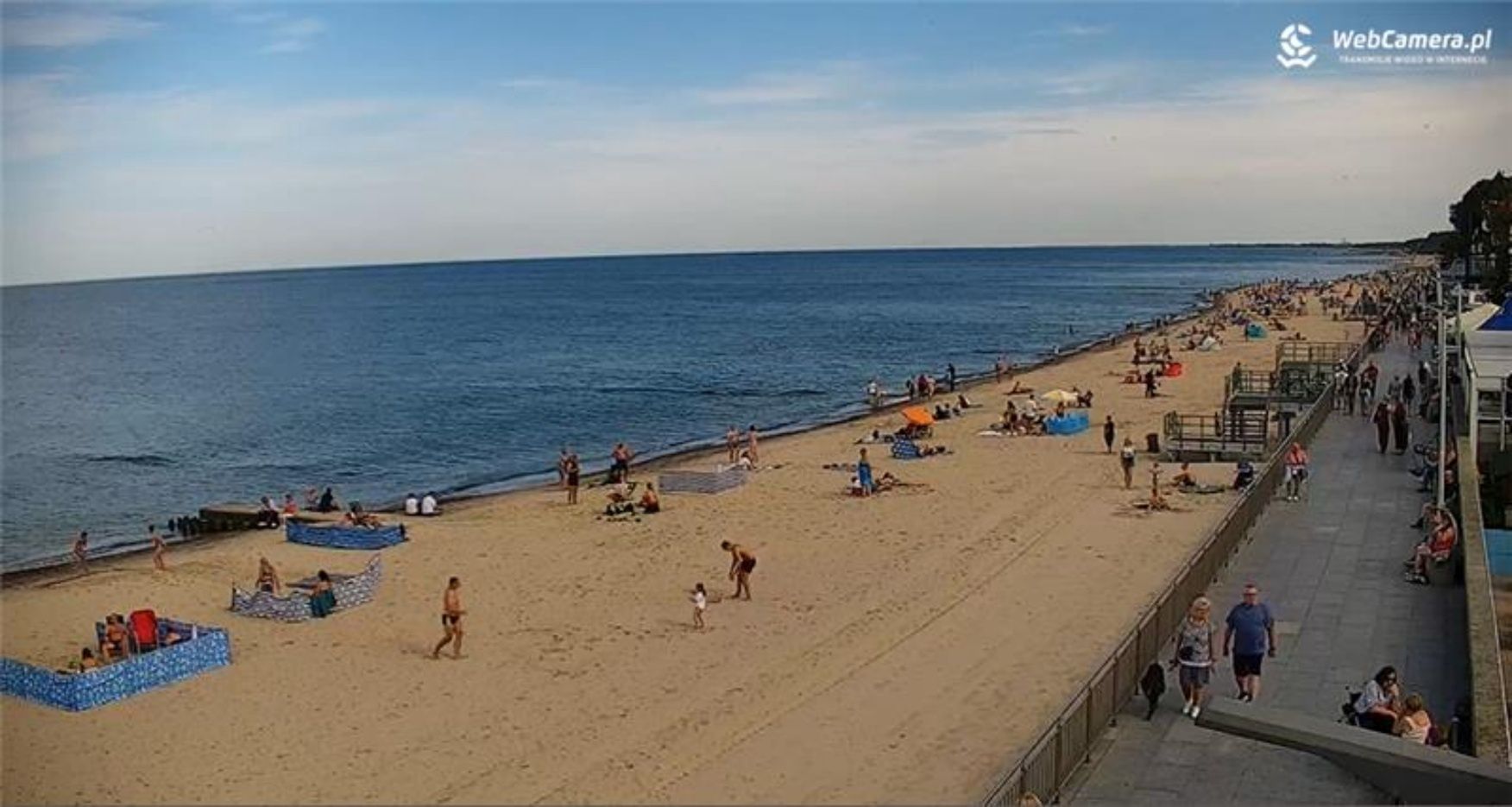 Na plaży w Sarbinowie pojawiły się parawany.