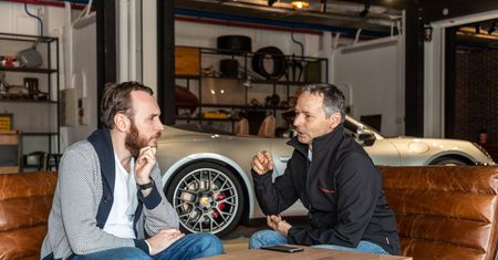 Wywiad z "panem 911". Szef inżynierów Porsche szczerze o swojej pracy, autach sportowych i… elektrycznych