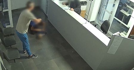 Wbiegli na komendę z dwulatkiem. Pilnie potrzebowali pomocy