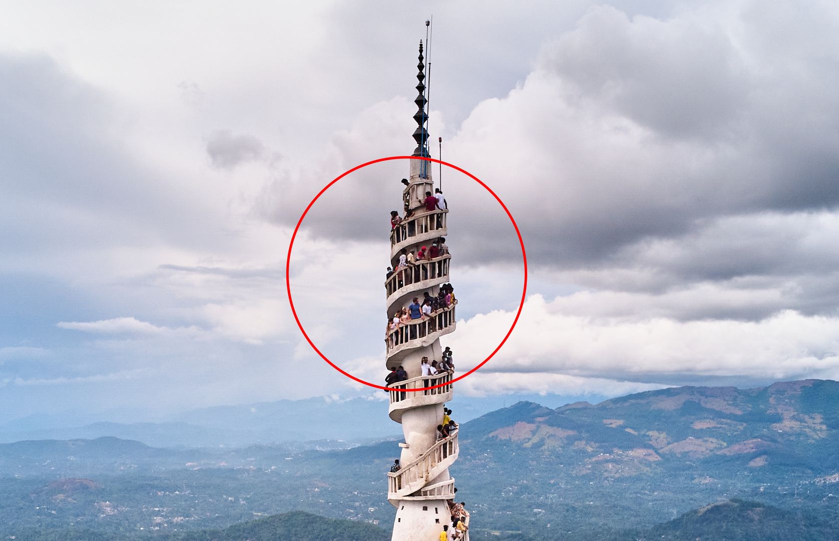 Ambuluwawa Tower w Gampoli to jedna atrakcji Sri Lanki
