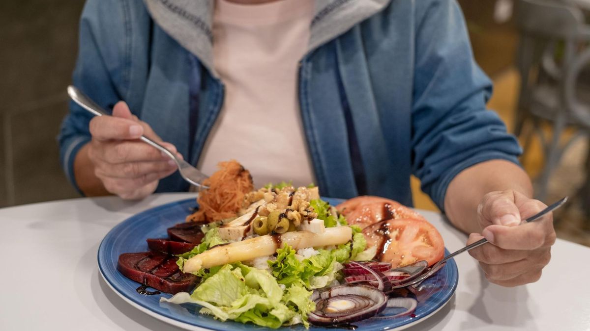 Brak tłuszczu w diecie utrudnia przyswajanie witamin rozpuszczalnych w tłuszczach.