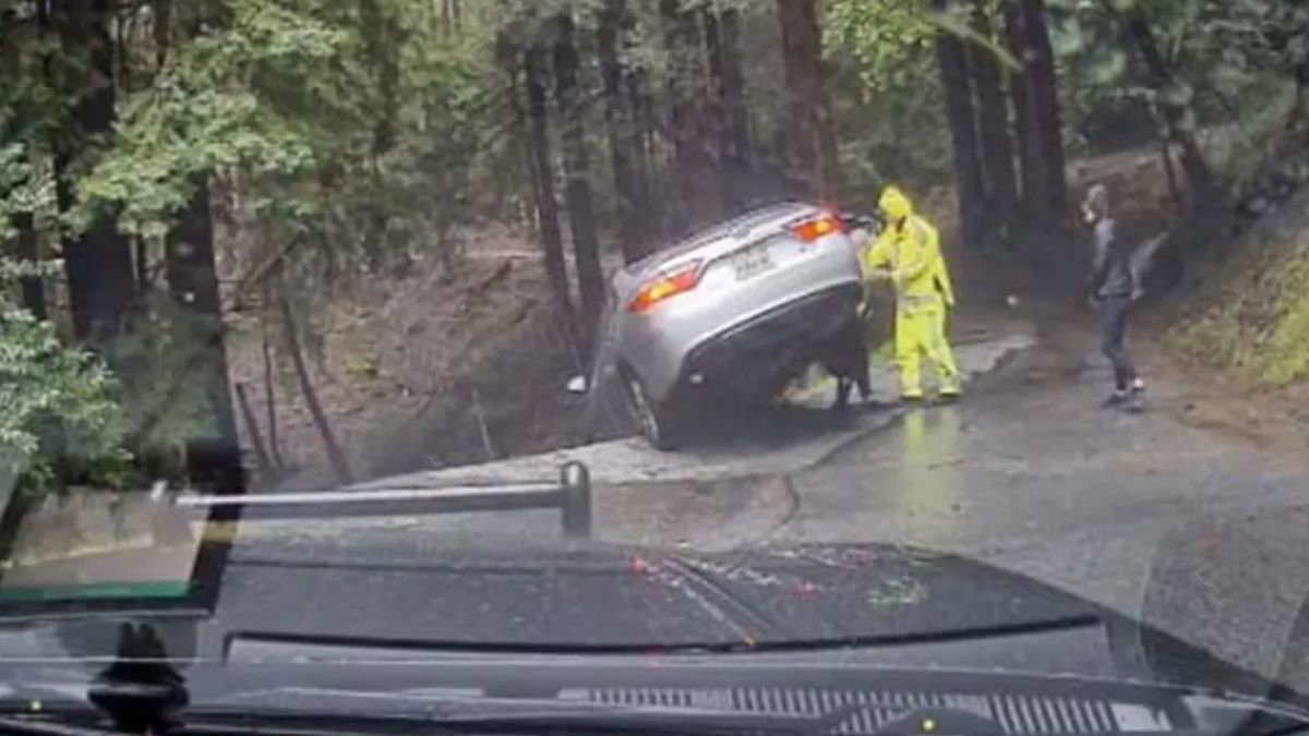 Samochód zwisał z krawędzi klifu. Było o krok od tragedii