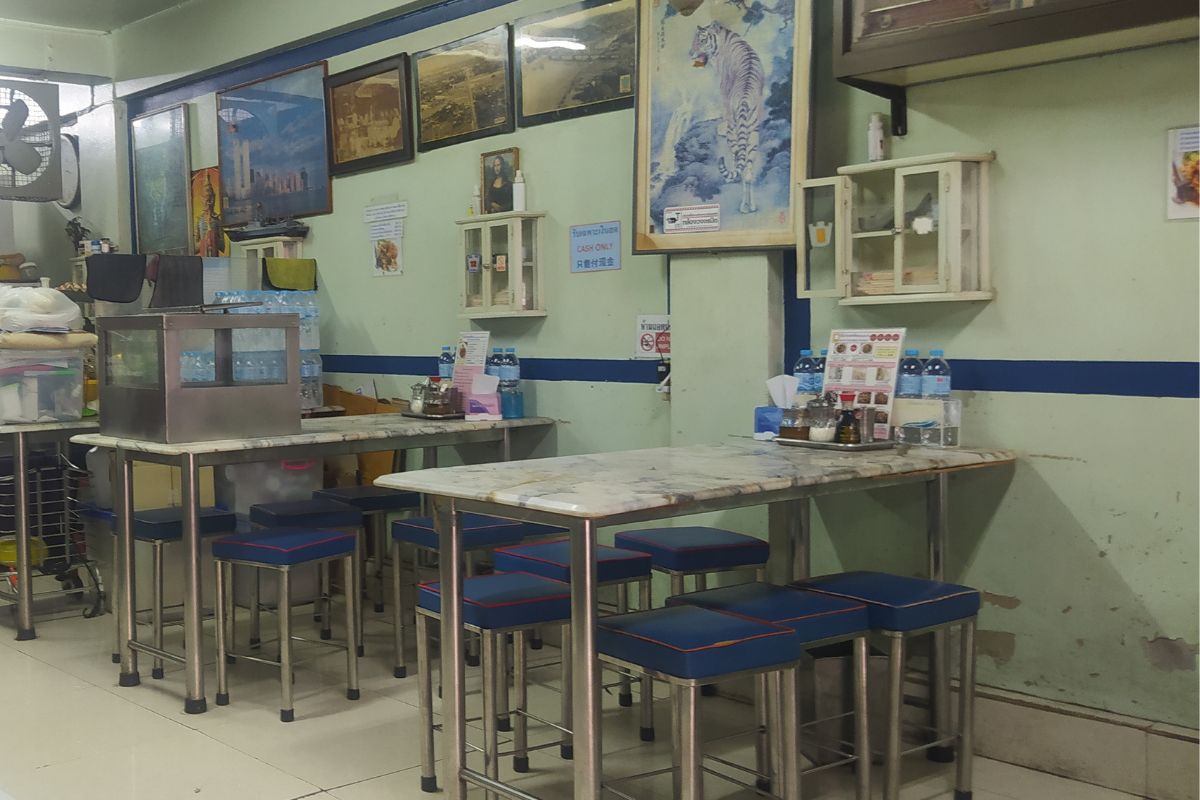 Interiors of the street food venue Rote Yiam Beef Noodle from the Michelin Guide