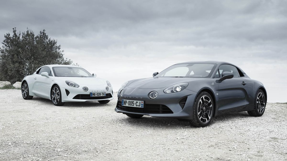 Pierwszym samochodem odrodzonej marki Alpine był A110 Premiere Edition. Teraz francuski producent zapowiada wprowadzenie wersji purystycznej dla klientów ceniących sobie maksimum osiągów i minimum komfortu. Ogołocone ze wszystkiego, z czego mogło zostać ogołocone auto, ma dawać najlepsze doświadczenia podczas jazdy, jednocześnie stanowiąc konkurencję dla takich aut jak Lotus.