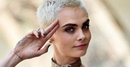 Cara Delevingne pierwszy raz upiła się w wieku 7 LAT: "Cały wieczór opróżniałam kieliszki z szampanem"
