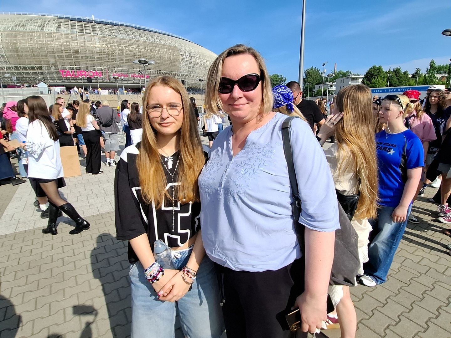 Tłumy fanów BIllie EIlish pod Tauron Areną