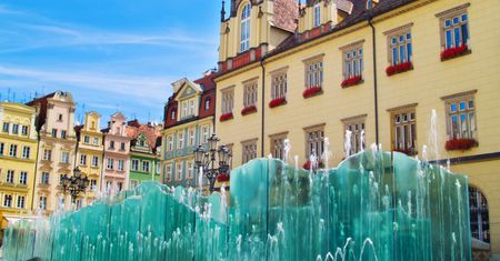 Wrocław. Ruszył remont 18 kamienic. Mieszkańcy pozbędą się starych pieców