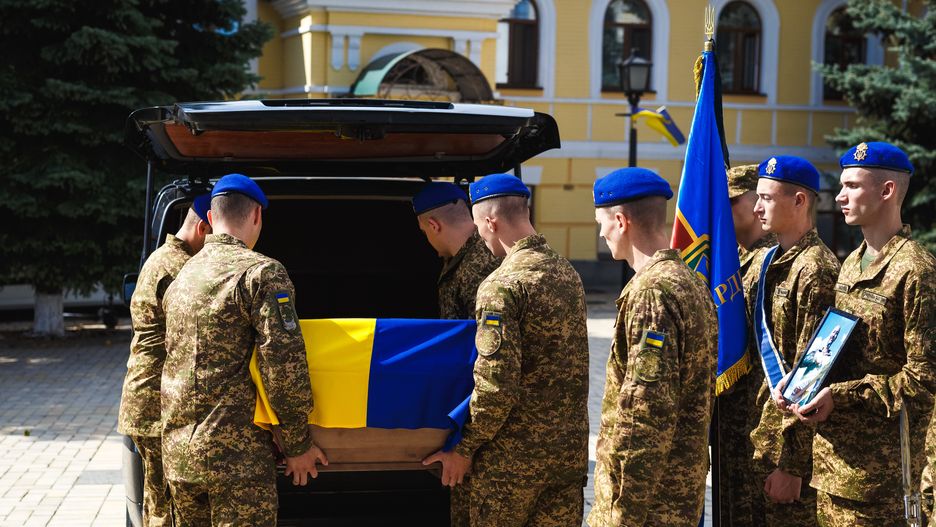 KYIV, UKRAINE - SEPTEMBER 11: Members of honor guard carry a coffin during funeral ceremony to the Ukrainian serviceman Aleks Korchenko at St. Michael’s Golden-Domed Monastery on September 11, 2024 in Kyiv, Ukraine. Korchenko, a soldier of the National Guard, previously served in the Azov Brigade. (Photo by Yurii Stefanyak/Global Images Ukraine via Getty Images)