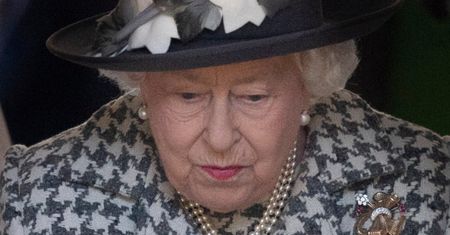 Królowa Elżbieta II jednak podupada na zdrowiu? Brytyjczycy martwią się, że MOCNO SCHUDŁA... (ZDJĘCIA)